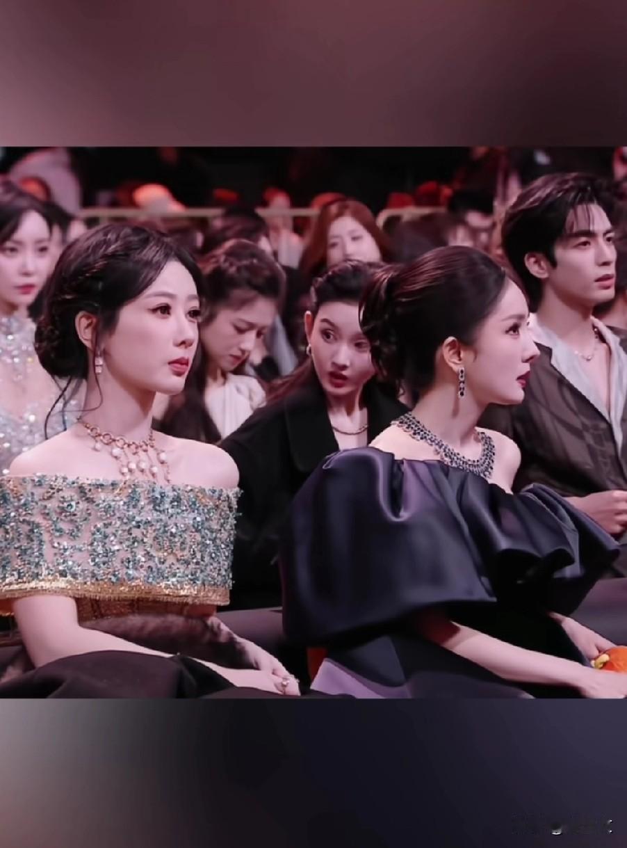 你发现没，杨紫现在有点变沉默了，不像以前嘻嘻哈哈的女孩了，可能随着年龄的增长，心