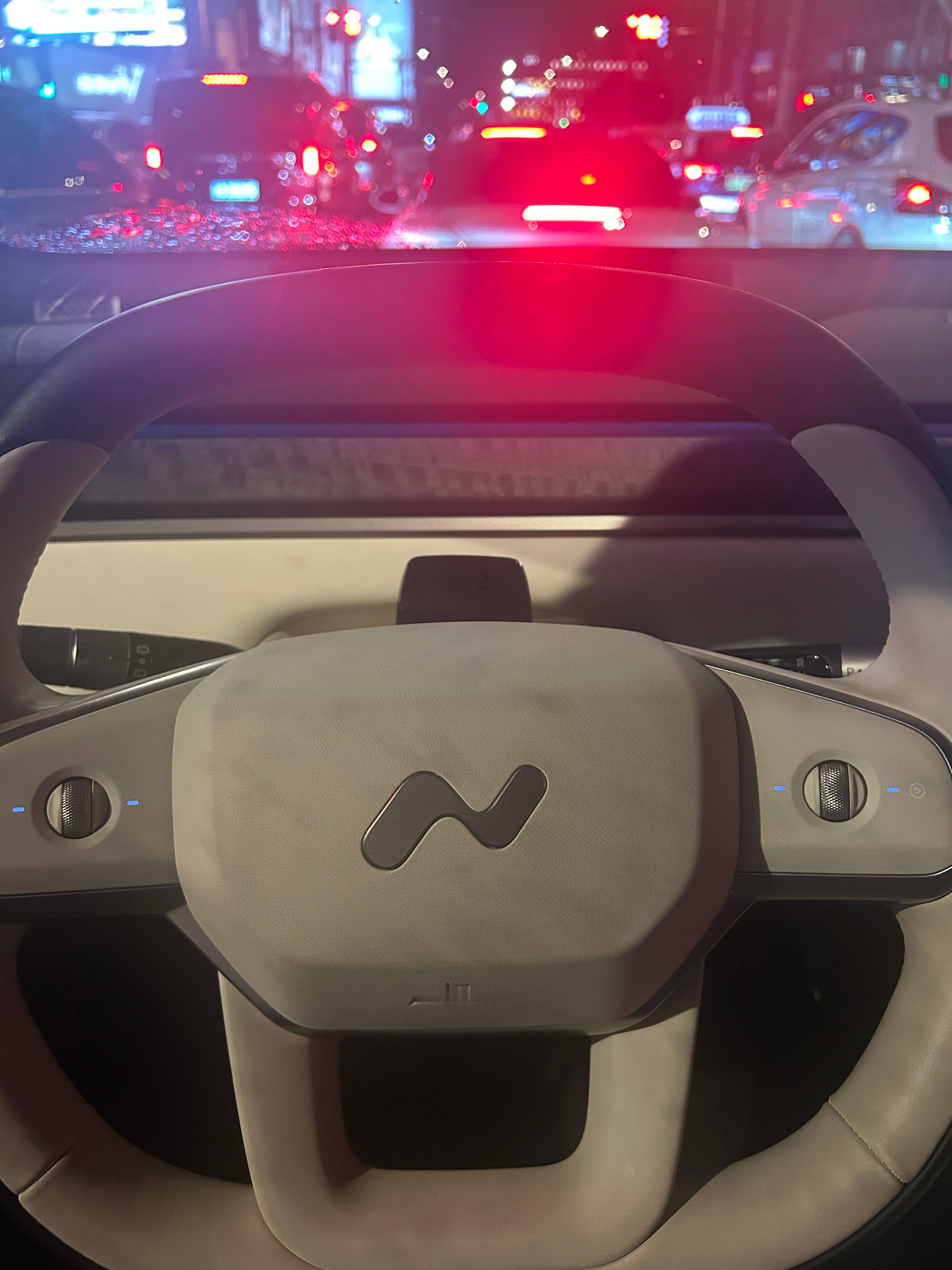 又跟华东老师出来蹭吃蹭喝了，喝了一杯冠军辣椒波旁美式，吃了老板不叫王胜利的王胜利