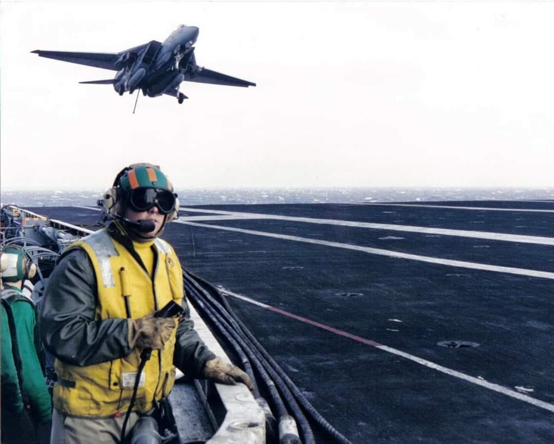 猫宁。F-14大猫着舰瞬间