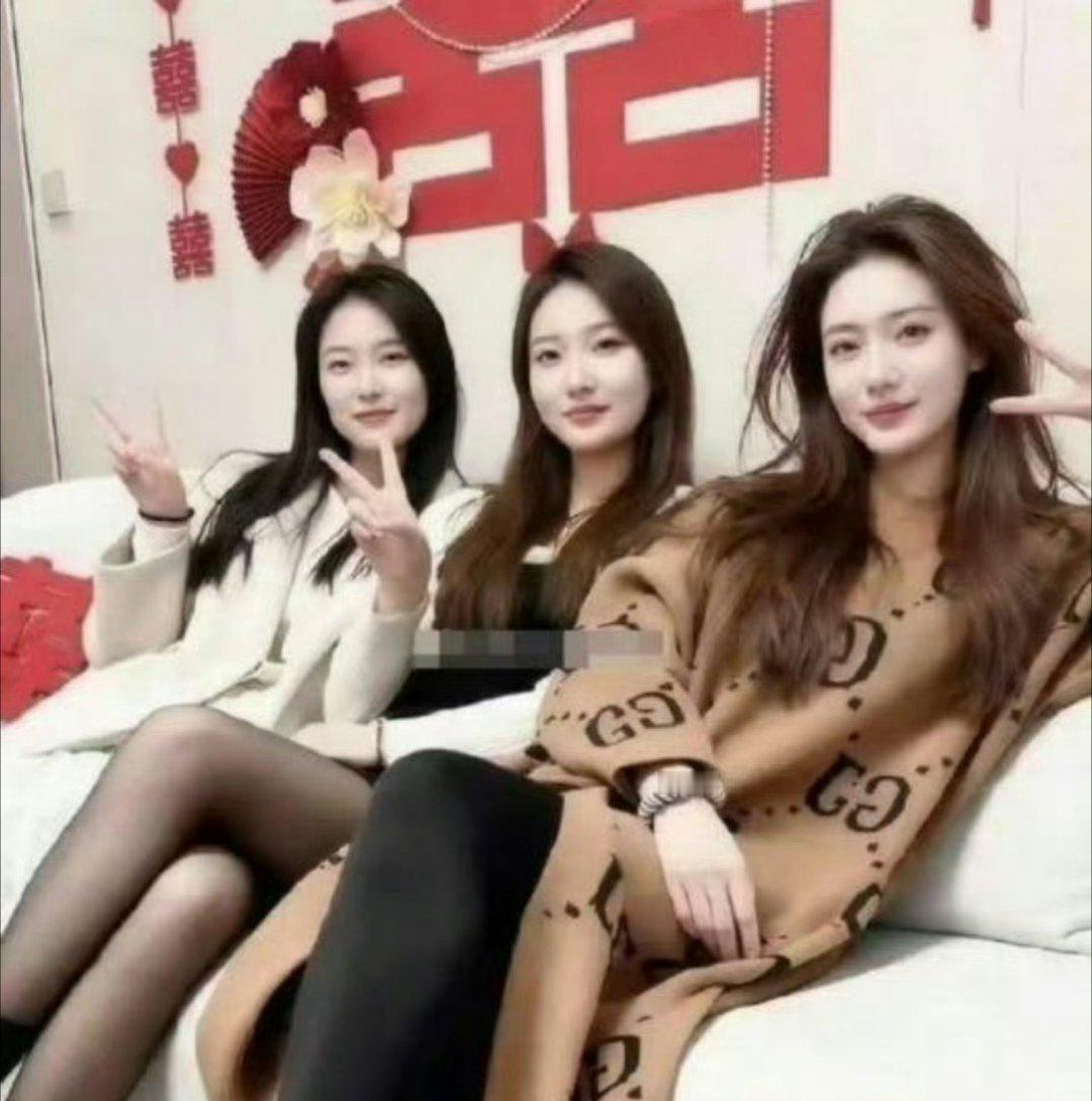 这个新娘心真大啊伴娘都这么好看不怕被抢风头吗​​​