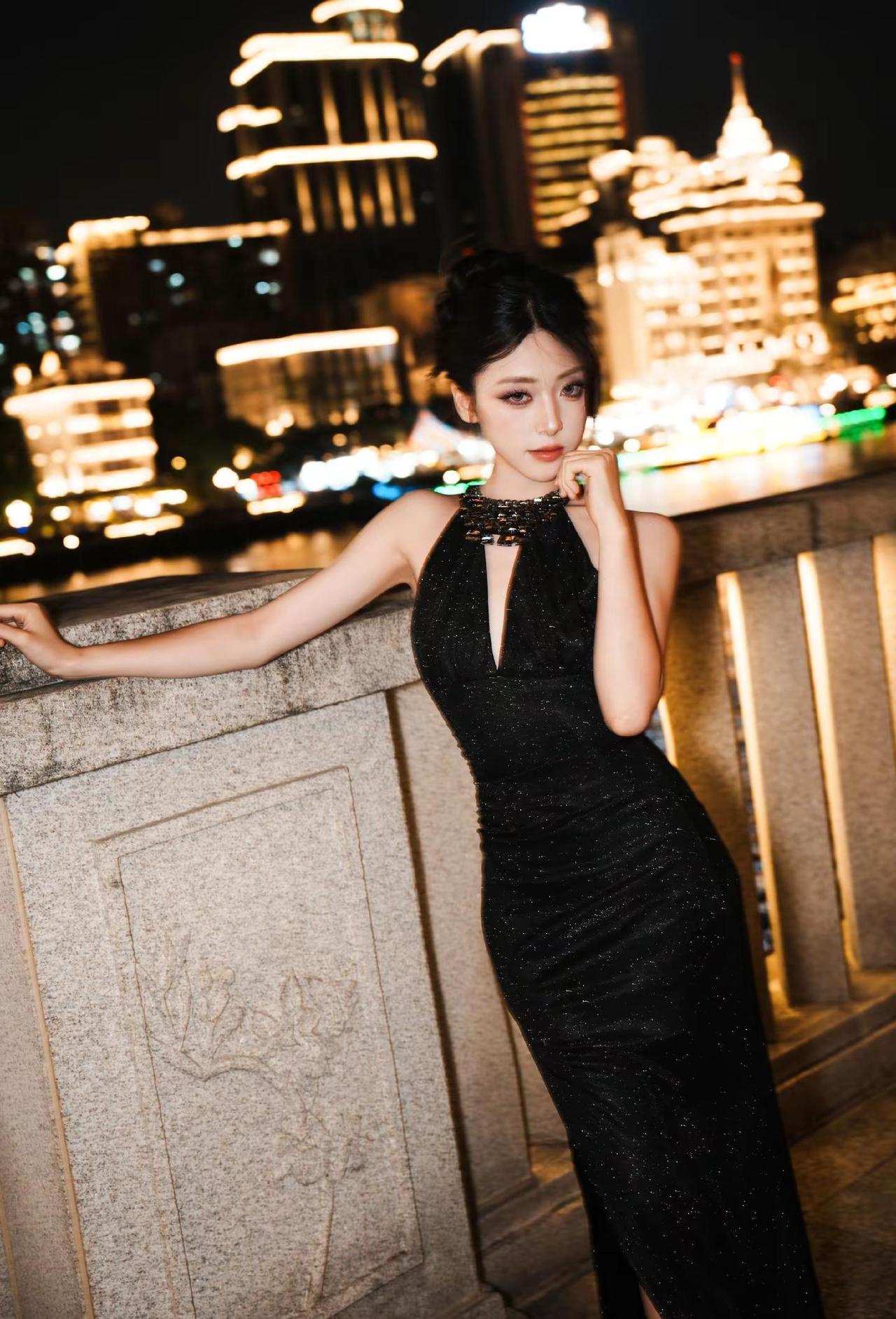 广州小外滩的夜景氛围感谁懂啊？model：小言闪钻鱼尾礼服御姐天花板氛围感