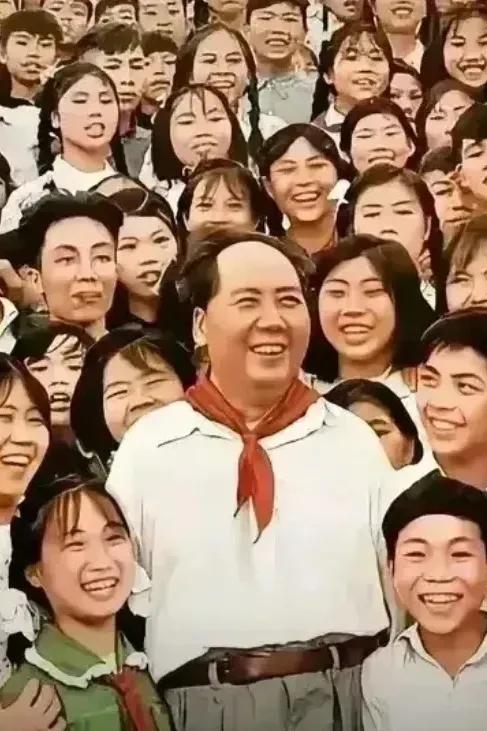 毛主席：知识的问题是一个科学问题，来不得半点的虚伪和骄傲，决定地需要的倒是其反面