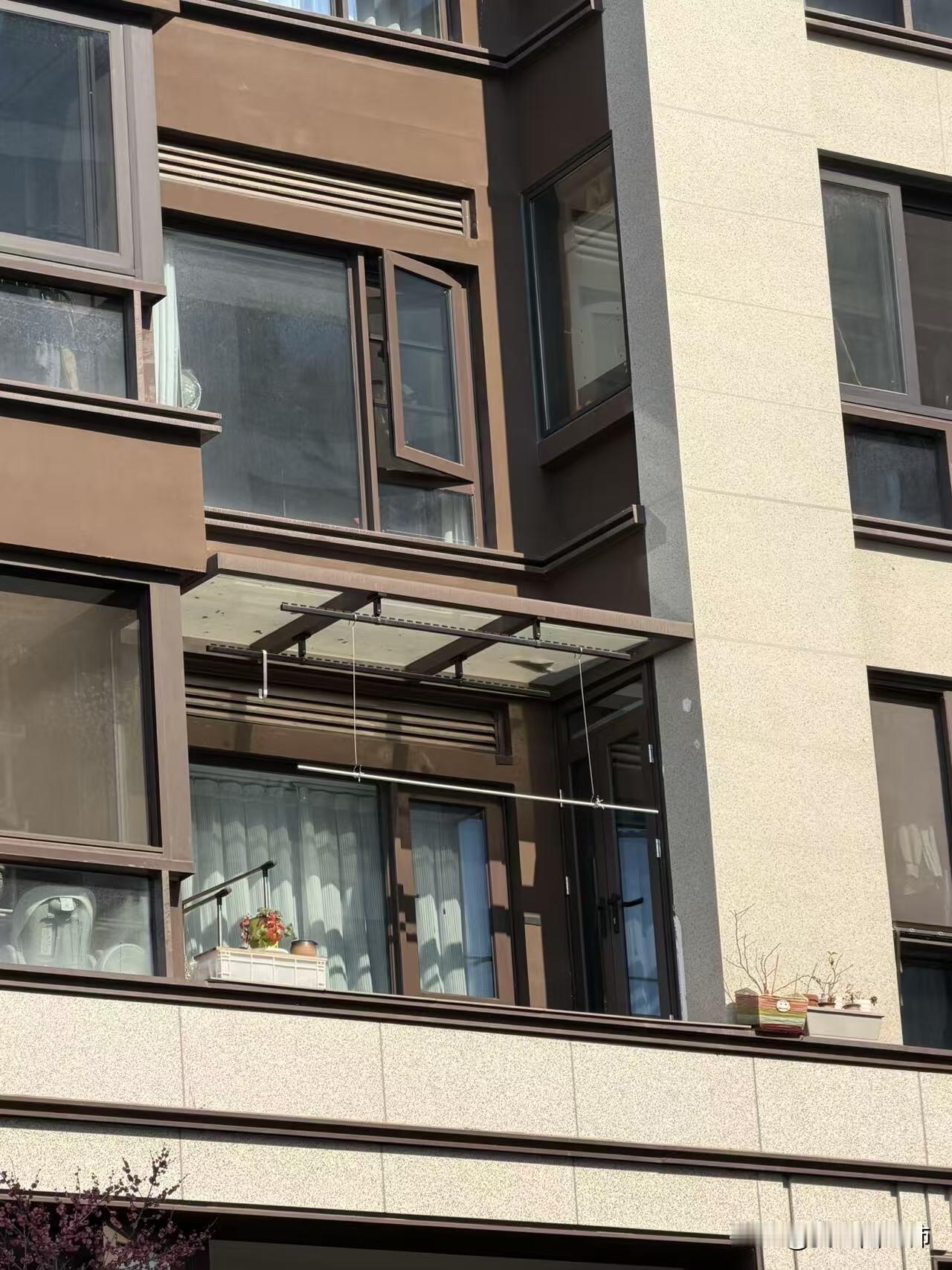 邻居这样怎么办啊？之前交房的时候我怀孕就一直没住，邻居说要跟我们一起用这个公共