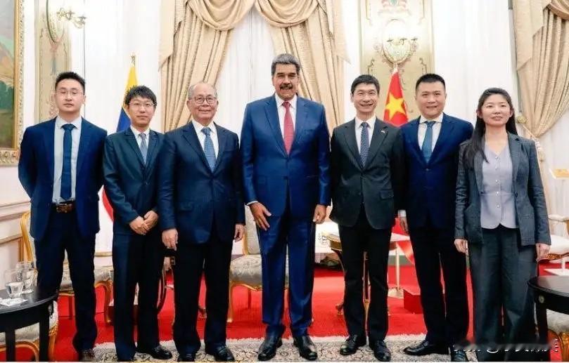 2号刚刚接见来宾，3号就被从卧室里拖出来了。