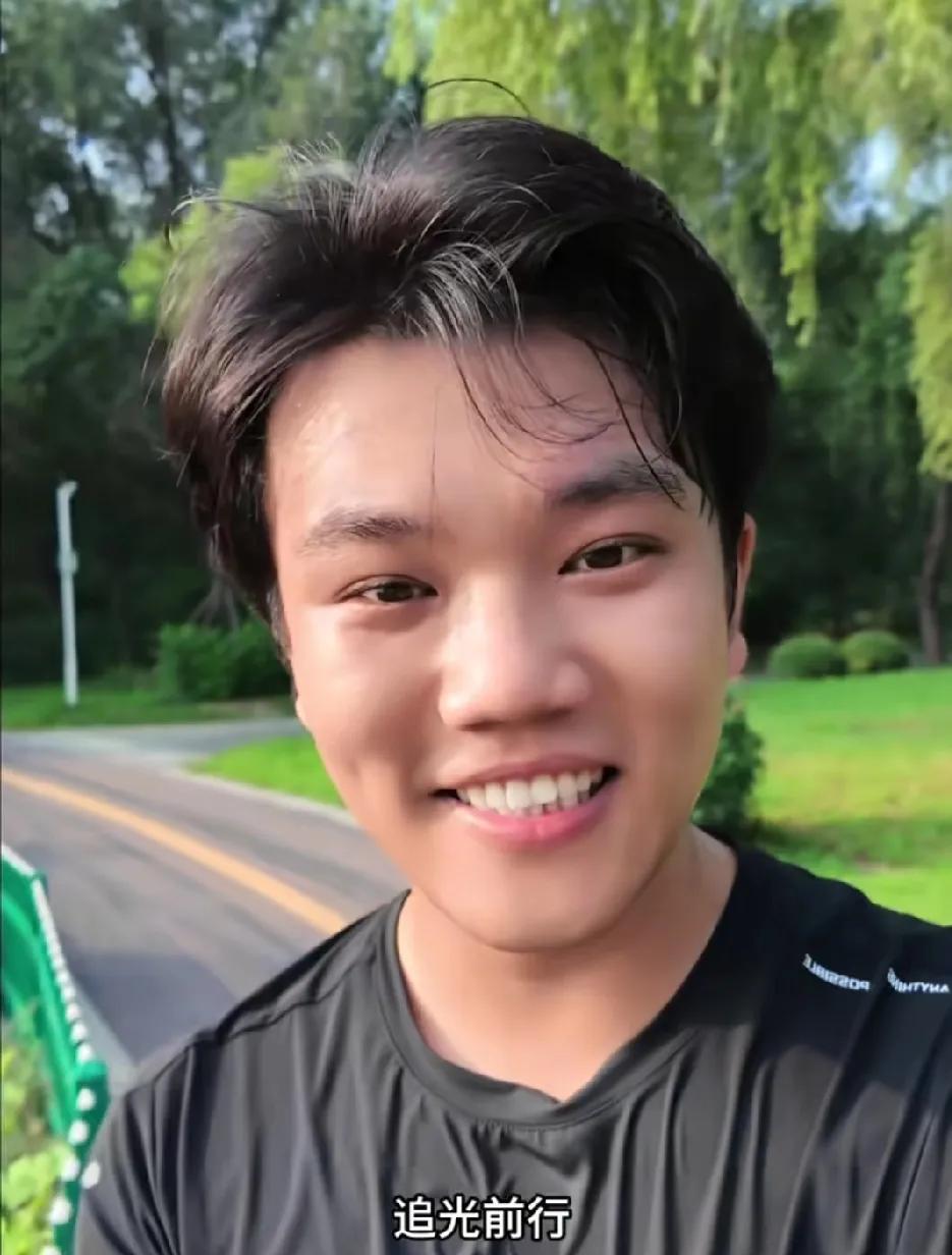 笑脸盈盈的解清帅，背后的带货逻辑不言自明。已经赚的盆满钵满，仍想追光前行，多次表