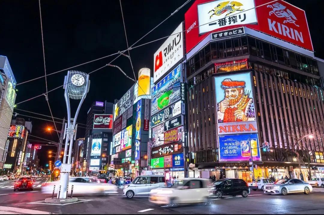 大年初二!中国游客在日本被打,施暴者直言:就因为他是中国人。这起发生在2026