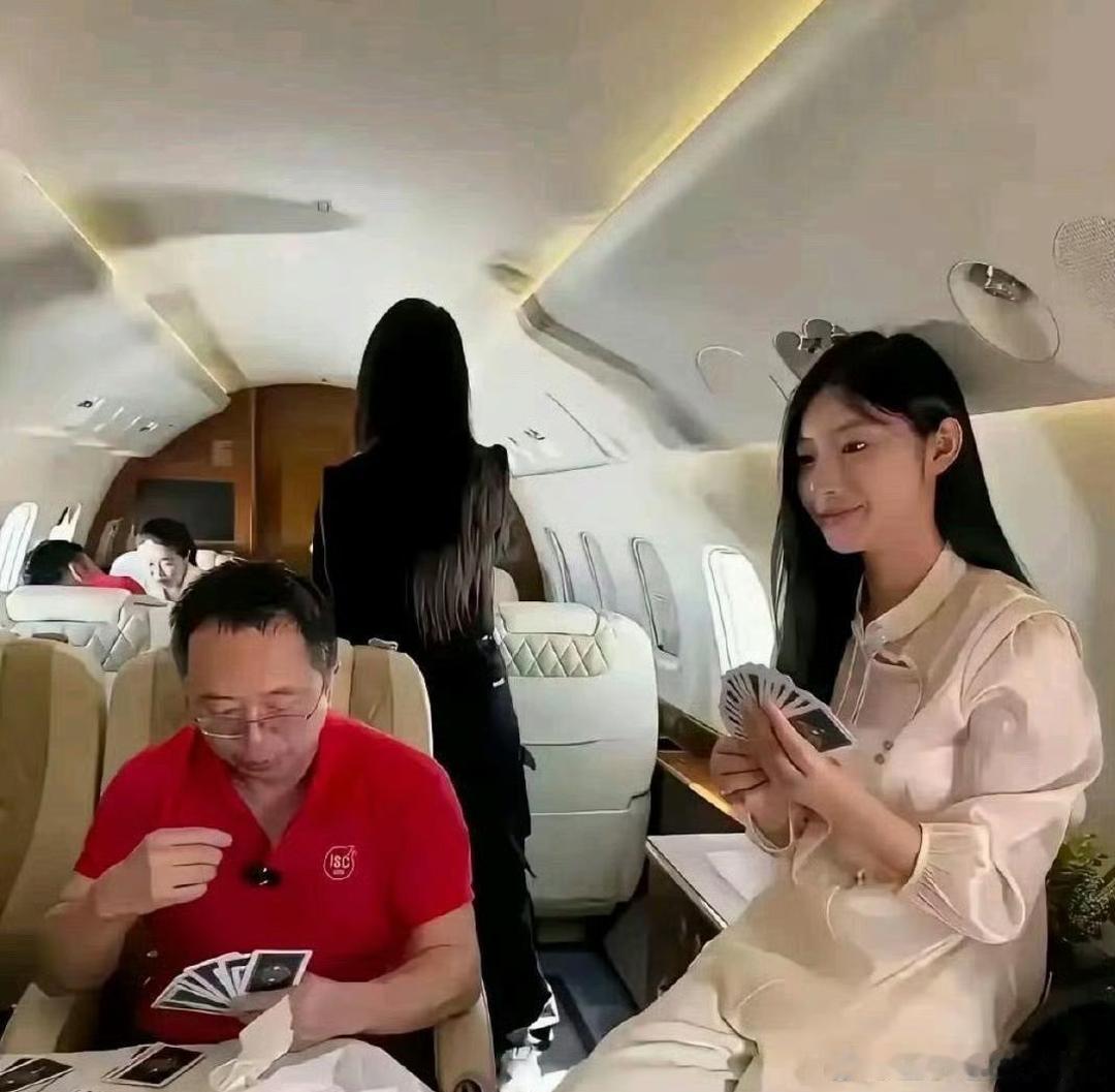 原来有钱人坐飞机是这个样子的，真是和普通人的体验差了一大截。