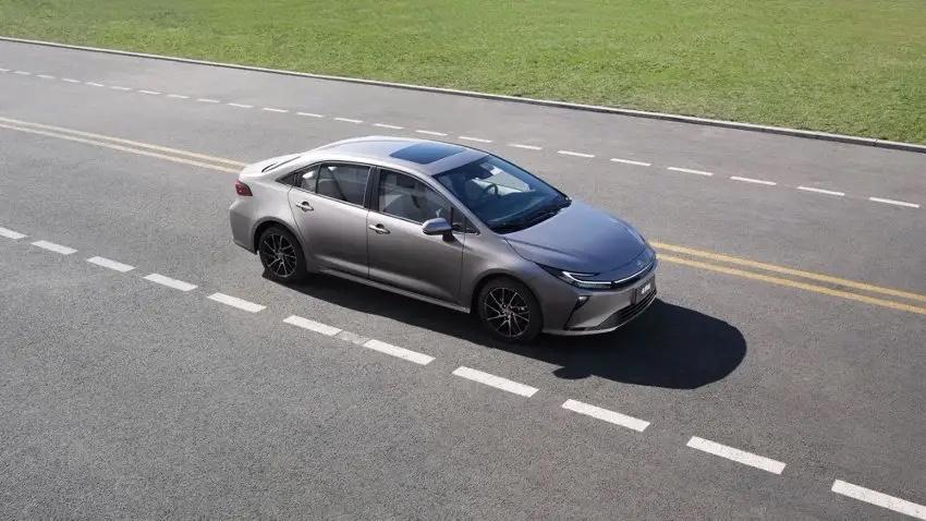 全球公认最好的发动机前三名：第三名：奔驰，故障率0.83%；第二名：丰田，