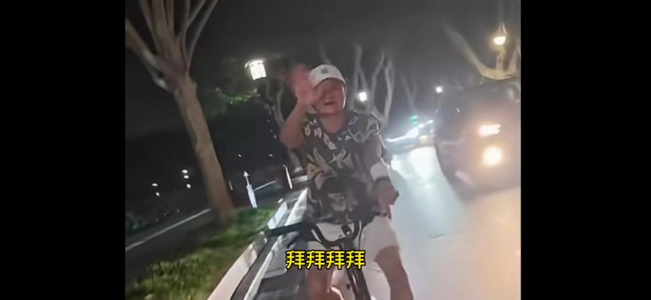 马云，该说拜拜了。61岁的他，在曾经梦想启航的西湖边夜骑，在这里他找老外练英语