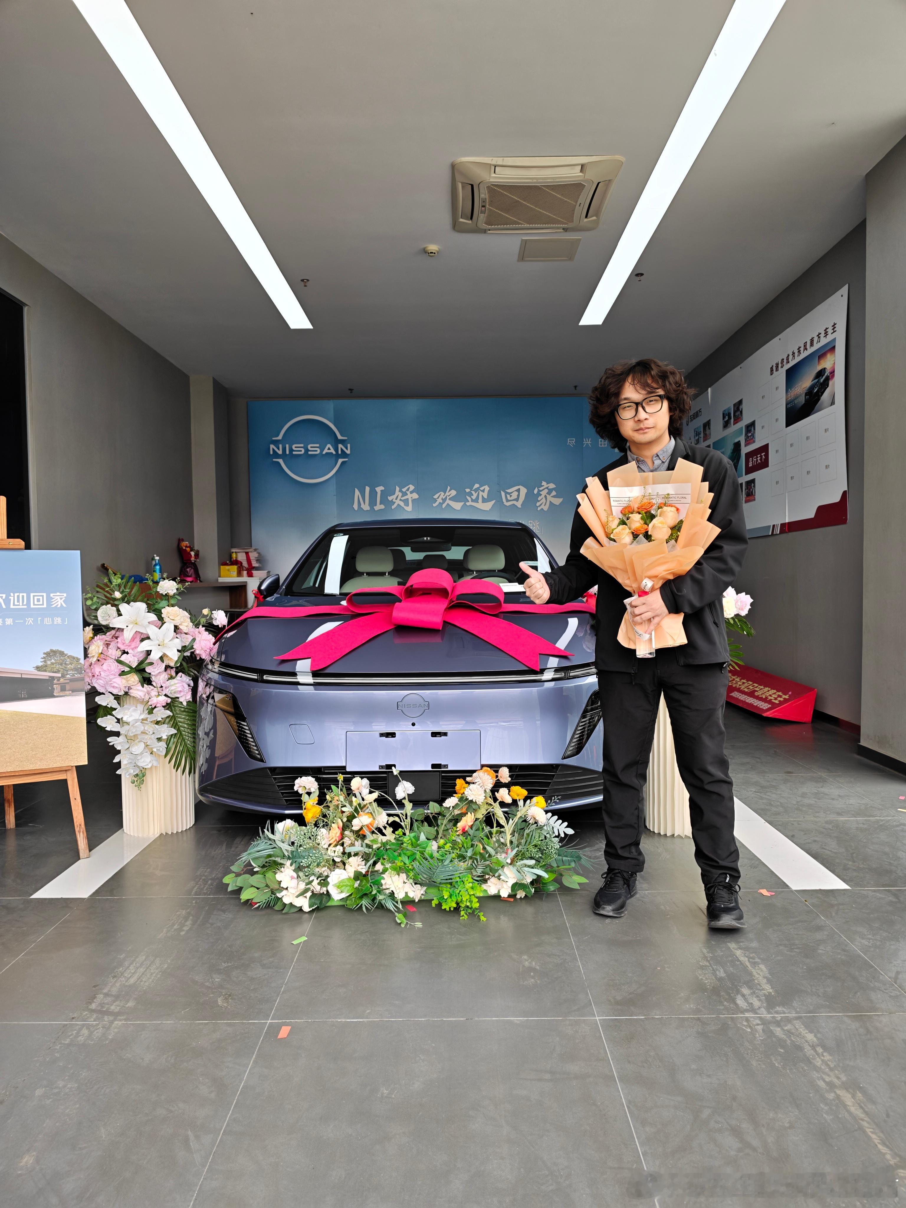 回来提了一辆东风日产N6，还蛮好开的，10万出头的车开纯发动机模式噪音有点不错哦