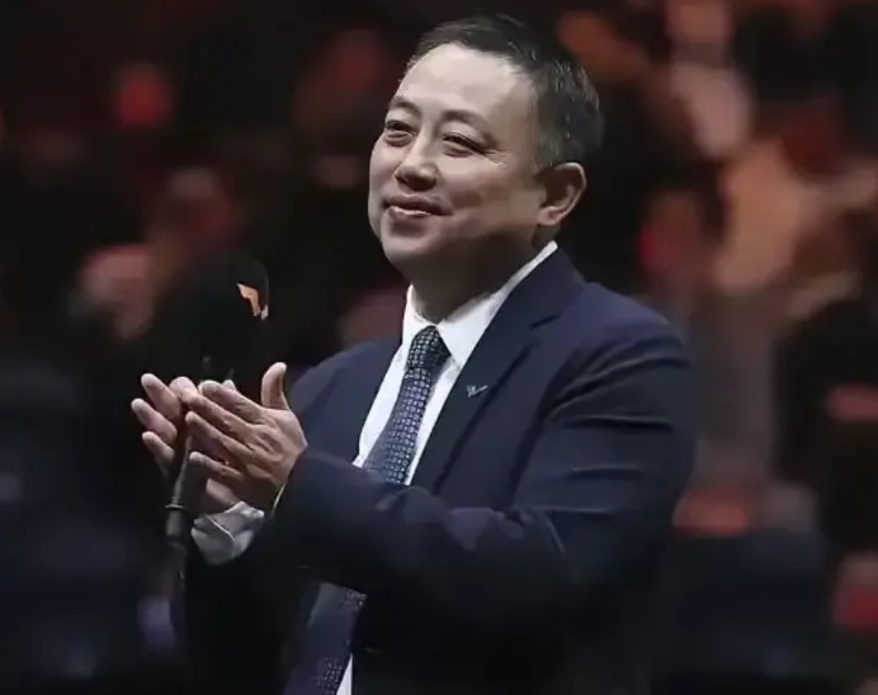 马上就要看到刘国梁了。因为国际乒联的换届选举11月15日将会线上重启了。有没