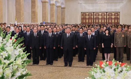 金正恩有前所未有举动，凌晨率众完成重大仪式，释放重要信号。据朝中社今日（8日）