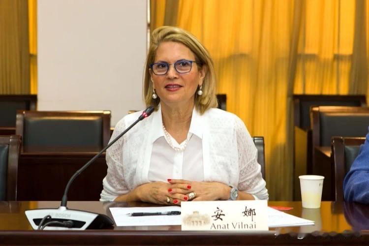 西班牙，正面硬刚！西班牙这次彻底动真格了。国际舆论直接炸锅，内阁会议刚落幕，