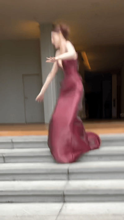 沈梦辰下楼梯摔倒真的要小心看着好痛[跪了][跪了]​​​