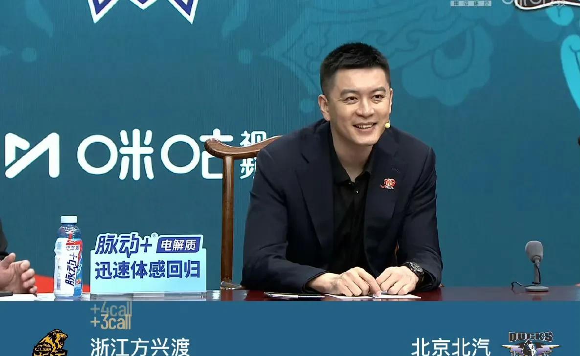 杨鸣看到了吧！老乡许利民带领北汽客战广厦队，作风异常顽强，相比之下，辽宁男篮四外