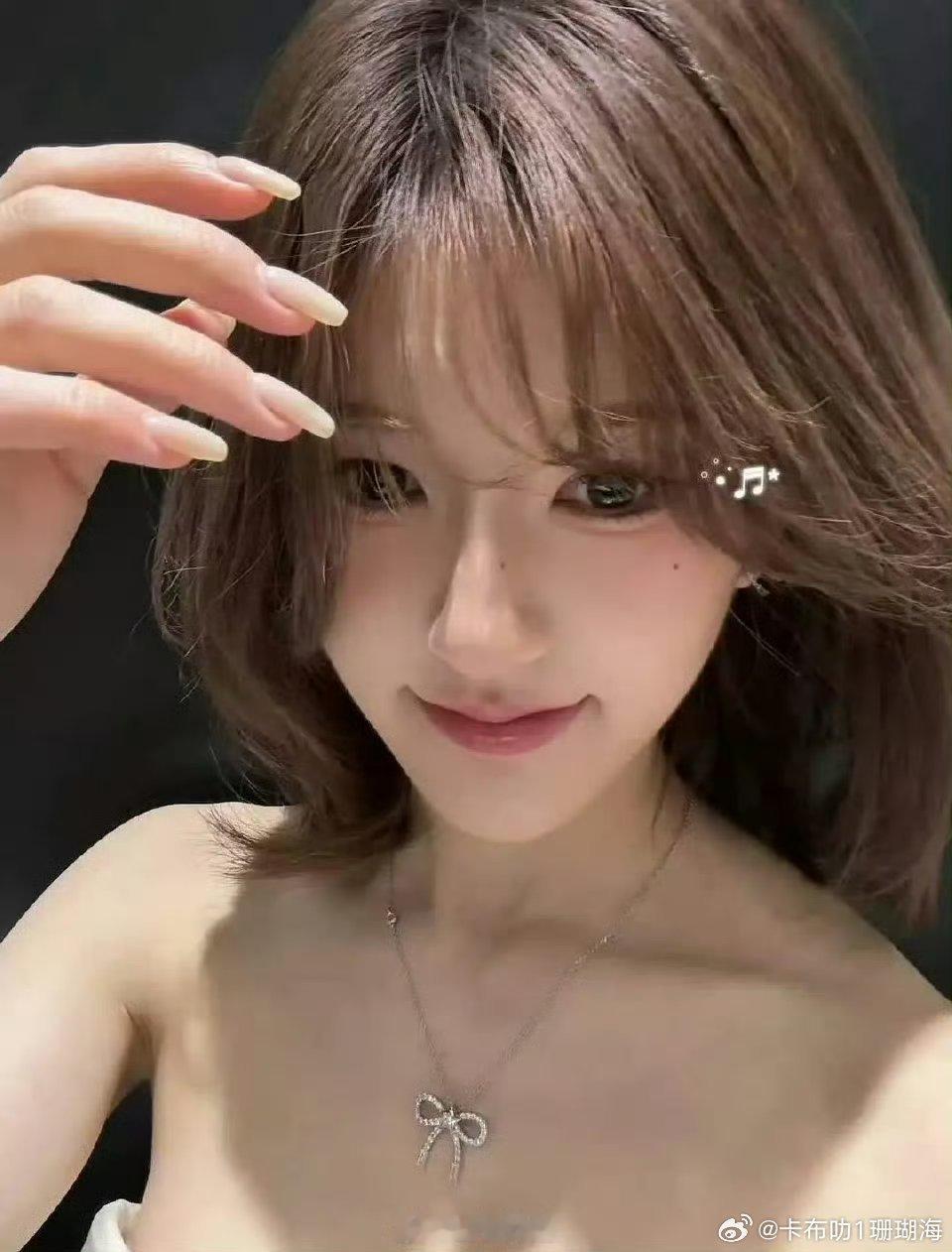 红气养人赵露思最近的状态越来越好了，美神降临是常态。