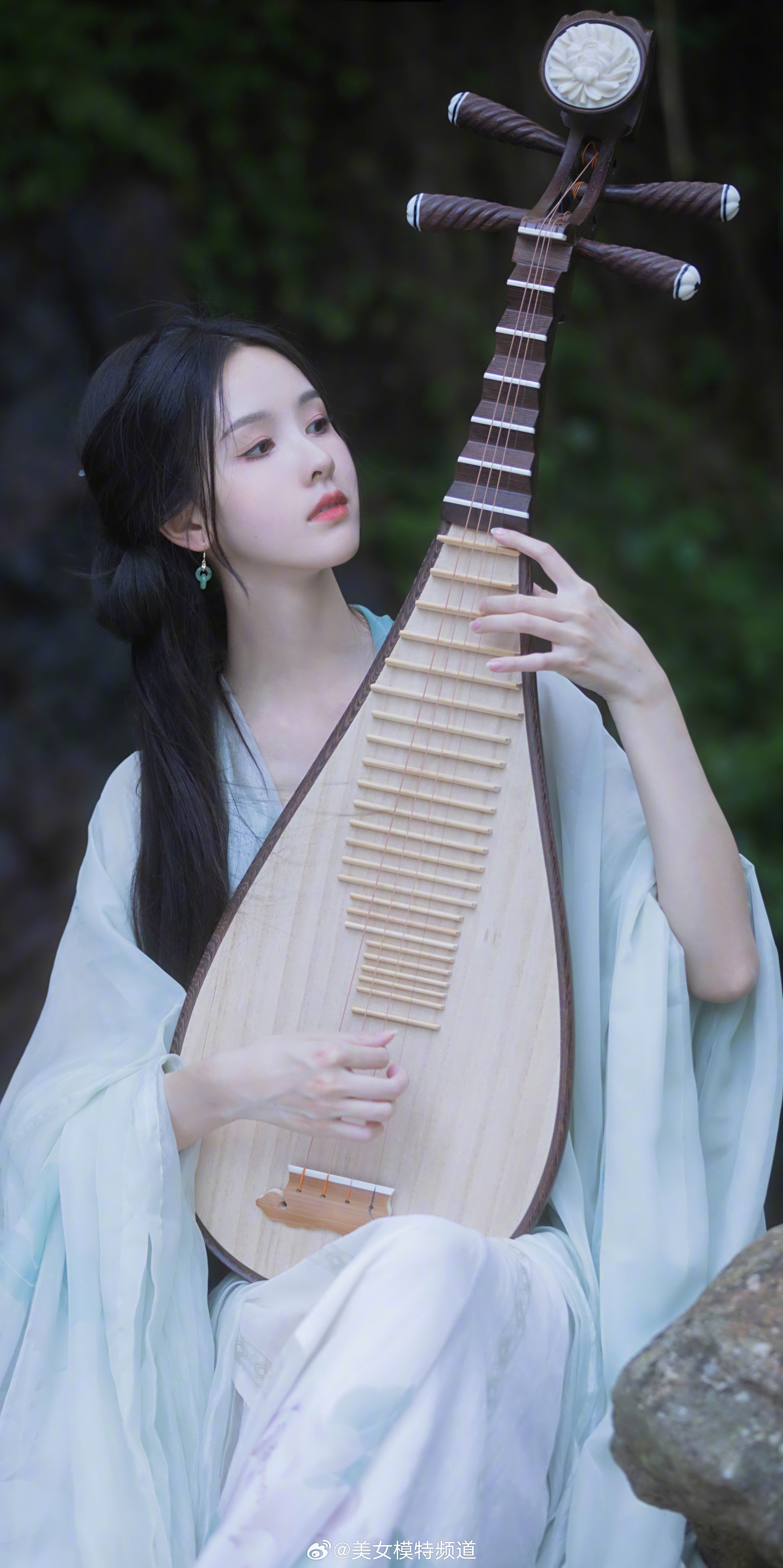 陈都灵古风山林大片