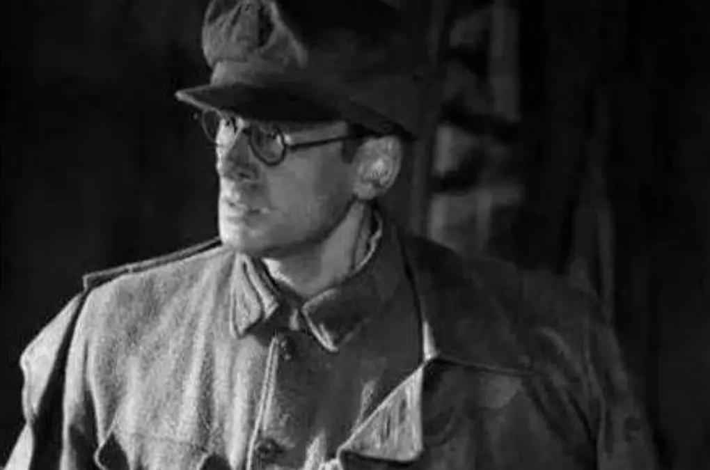 开国上将晚年叹息：别再骂李德是草包了，草地分兵的生死瞬间，是他用身体为中国革命挡