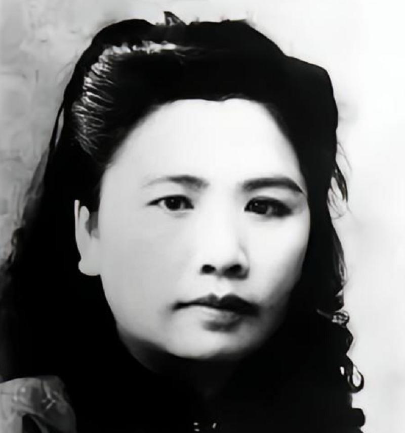 1938年，周总理安排王曼霞打入国民党高层，她竟嫁给蒋介石心腹，身份面临暴露时，