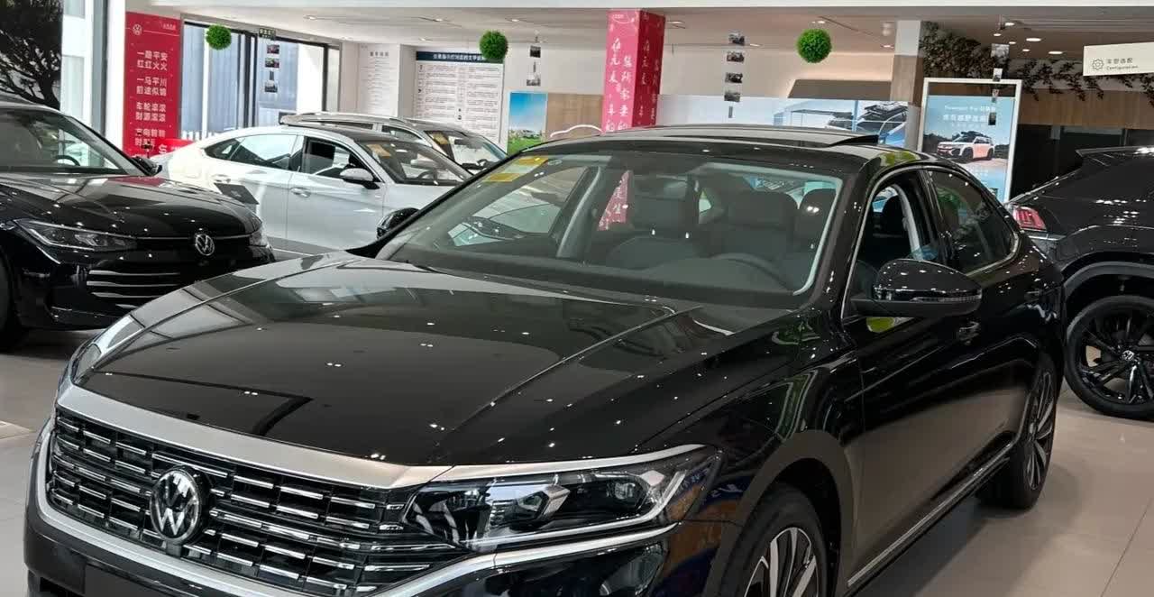 老公魔怔了！为省1.5万购置税放弃大众帕萨特，怒提红旗H5PHEV