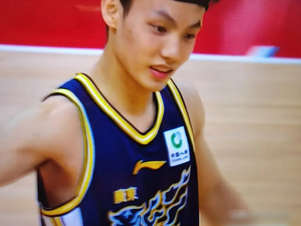 体测三分18投17中，徐杰把全联盟最高分干到了87分。一个178的小个子，运球后投篮命中率95%，五