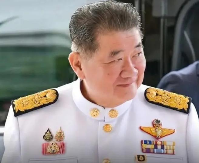 本以为他信家族会让佩通坦的借机去竞争新的总理，结果推荐了老将猜卡森。可惜猜卡森终