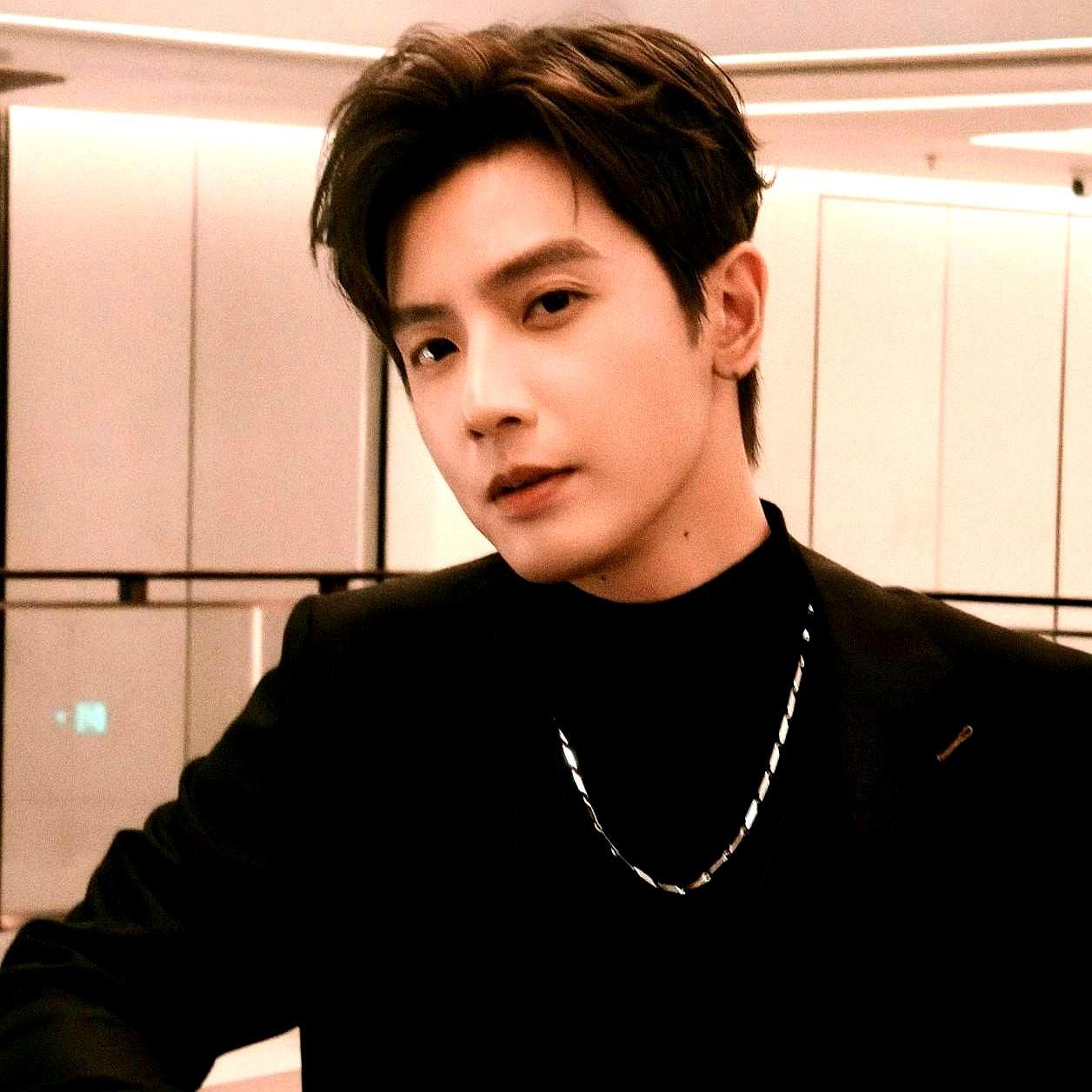 凌晨上线扑了，他先喊：锅是女主的。短剧《四姊妹》《日生夜熟》数据平平，何聪