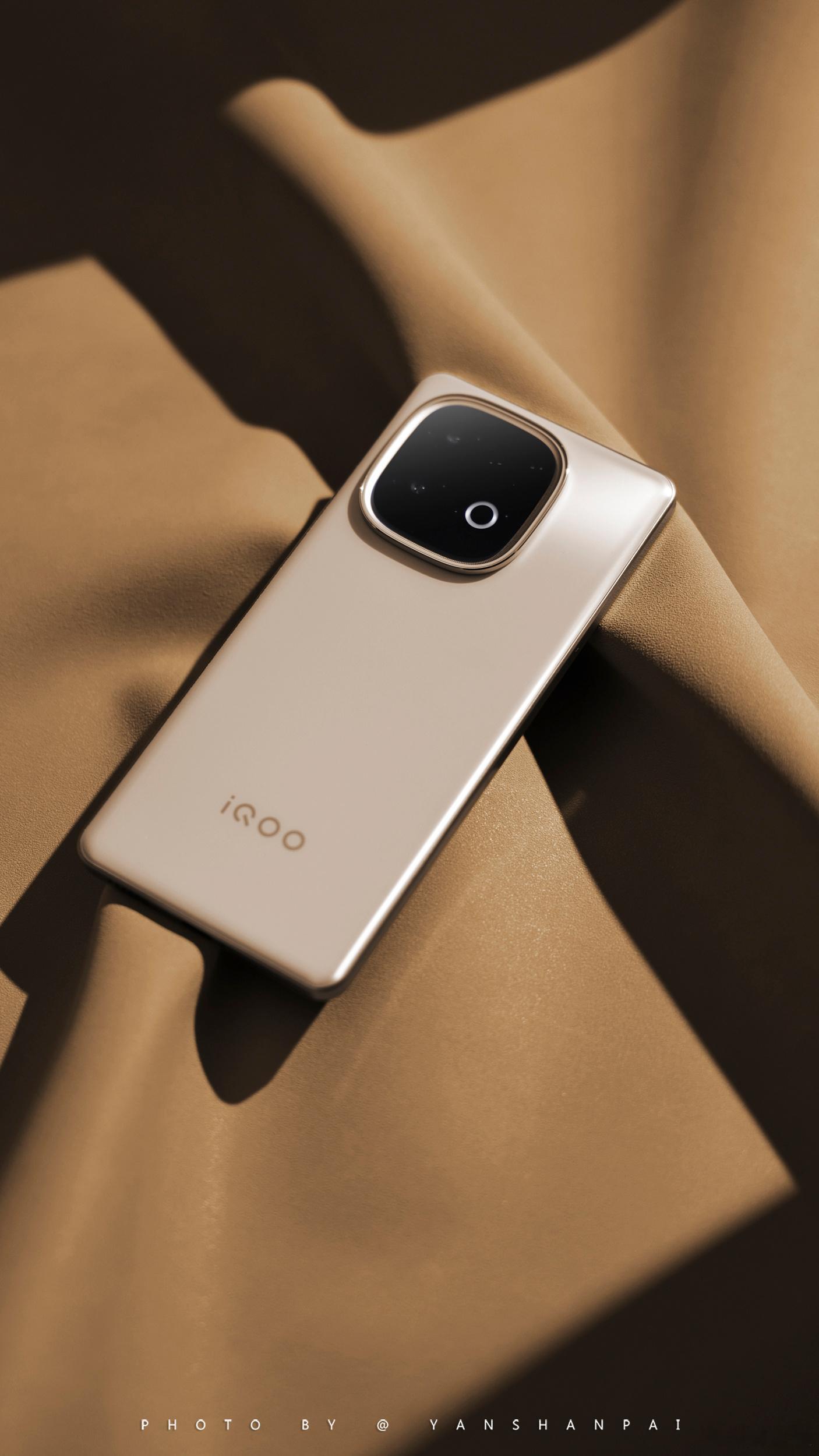 iqooz10turboPro沙漠色真机实拍图来了！很特别的一个配色，光