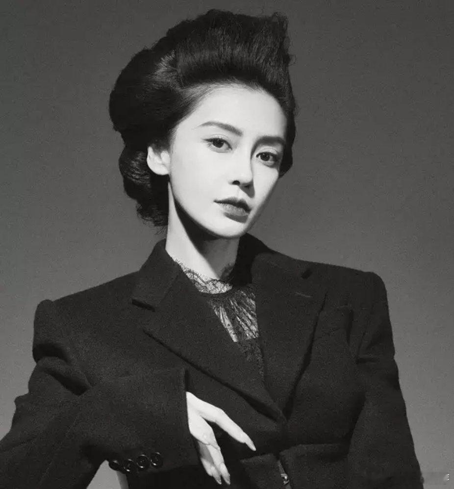 分享娱乐分享娱乐杨颖穿红色流苏裙身材曼妙复古盘发造型优雅迷人​​​