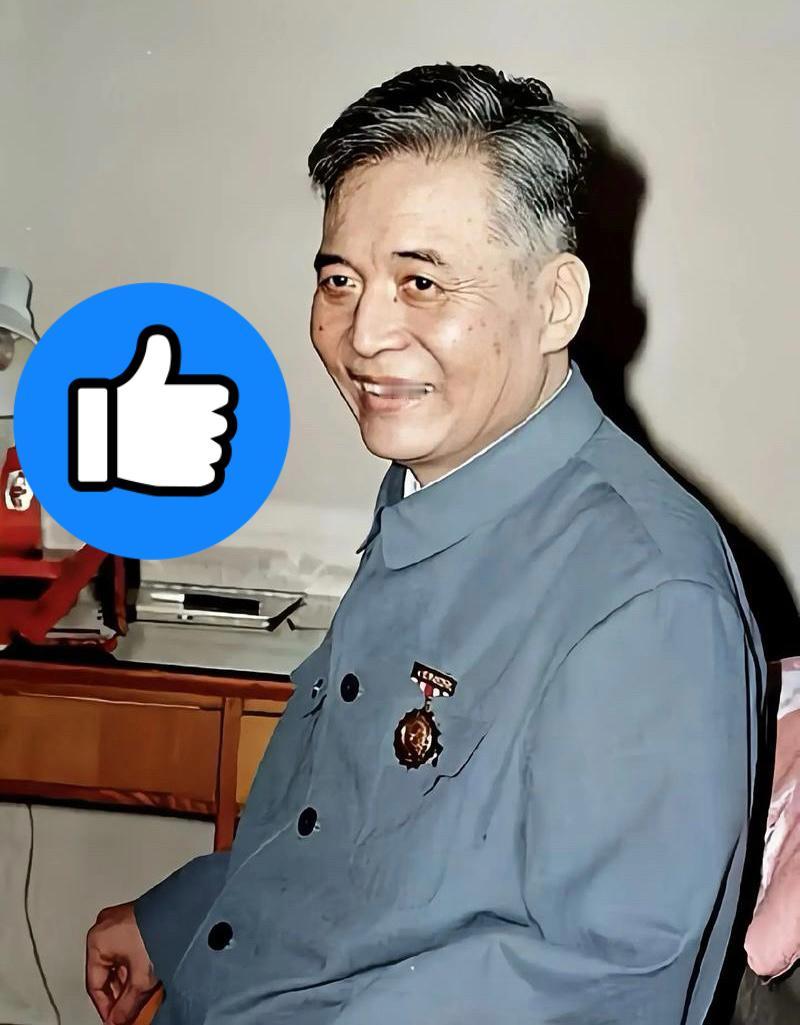 2023年8月，邓稼先的妻子许鹿希，在北京60多平米的老房里度过95岁生日。没有