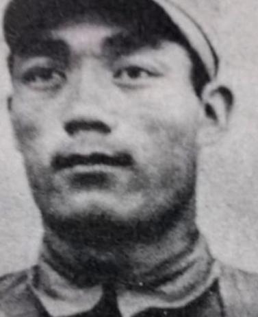 1952年，一名志愿军战士悄悄顺走一袋美军地雷，兴冲冲带回阵地向连长请功，谁知连