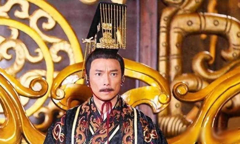 300个羽林军对100个护卫，3比1的兵力碾压。太子李重俊已经杀到了玄武门下，他