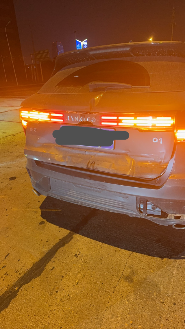 不得不说领克确实还是硬，高速上八十被追尾