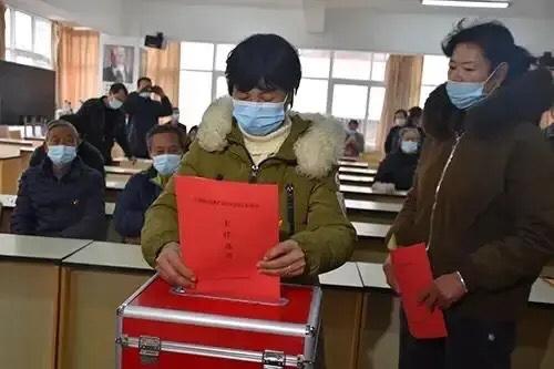 作为一个农村人，我一直没整明白一件事，农村干部根本就不算什么官，工资也不高，