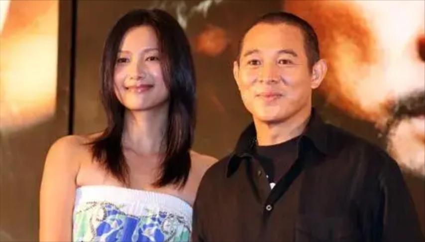 2007年，李连杰在《投名状》中与徐静蕾有一场激情戏。开拍前，李连杰问徐静蕾：“