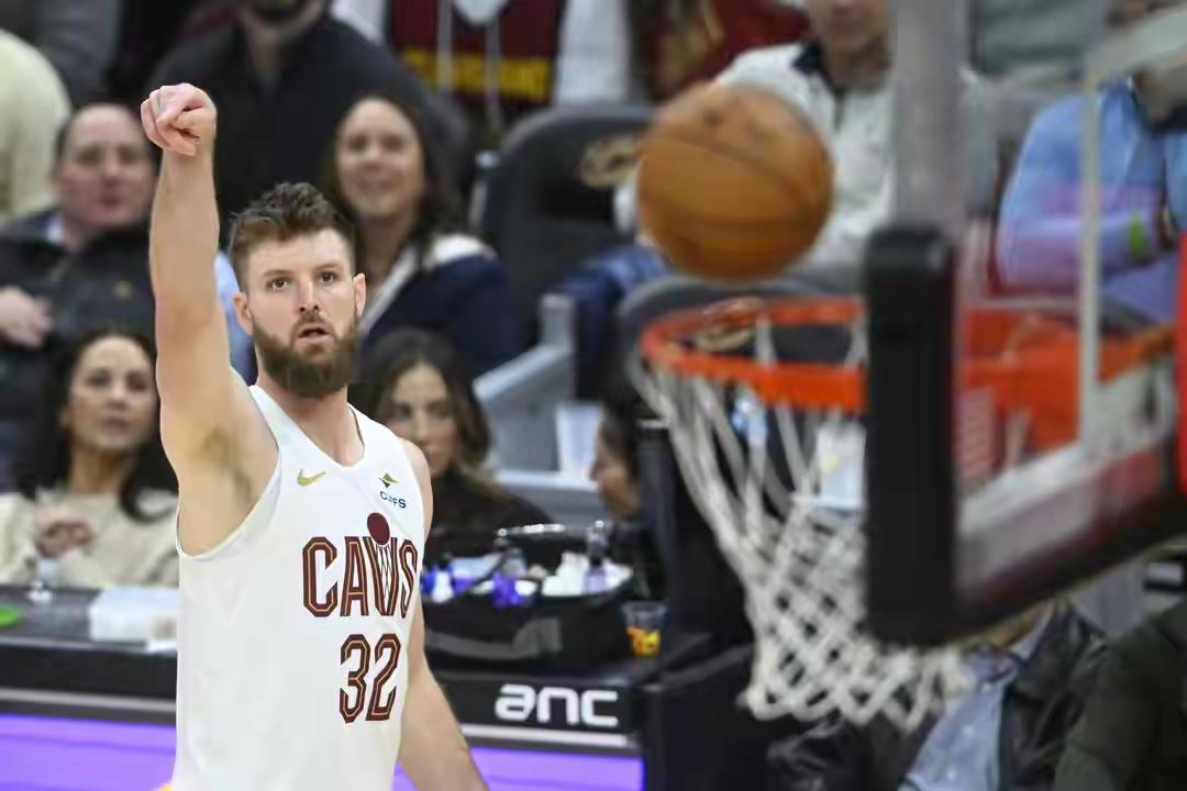 骑士队韦德不光防守好，三分也准骑士大胜篮网，韦德和莫布利复出后双双首发，骑士