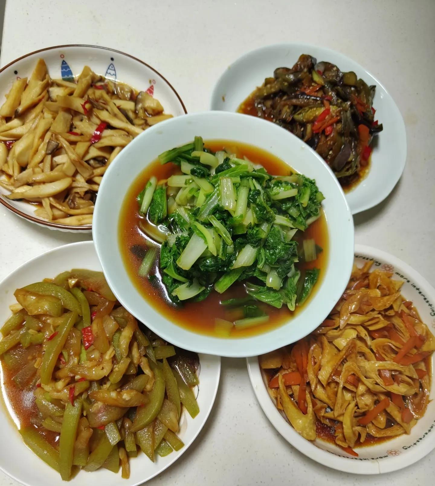 现在每天做饭都在想今天吃啥呢每天的一日三餐都需要提前想好做个饭都感觉到累