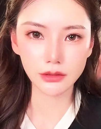 马筱梅昔日靠着温婉形象圈粉无数，如今直播间冷清到只剩3个人，真是令人尴尬的场面。