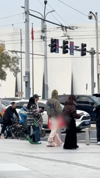 全世界偶遇范丞丞真是笑不活了这个范丞丞！谁家好人回国第一件事就是疯狂购物啊！买完