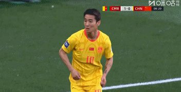 中国队0：2不敌喀麦隆，第二个丢球彻底把我看无语了！战术角球开出之后，前点防守