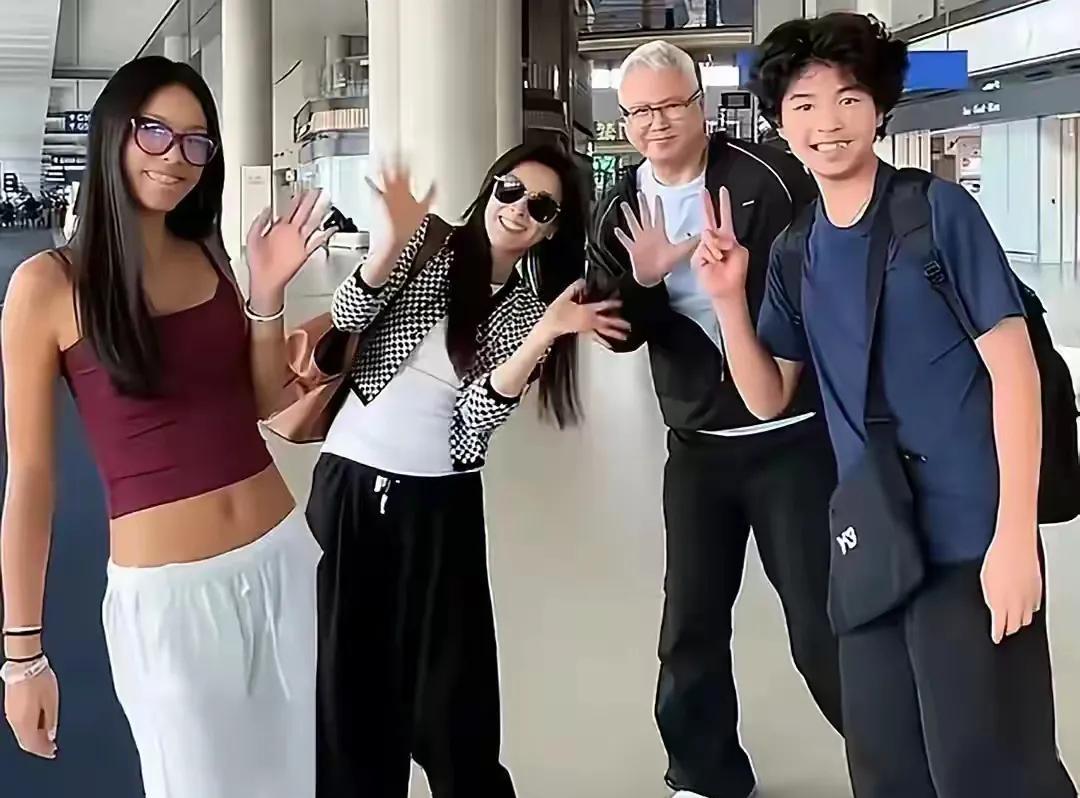 张庭林瑞阳，这两个孩子长得都够高的。女儿15岁，儿子13岁，儿子长得挺帅的，梳