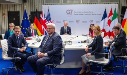 美国鲁比奥发言称，在G7峰会上，特朗普总统表示会尽快达成停火协议，而且俄乌战争会