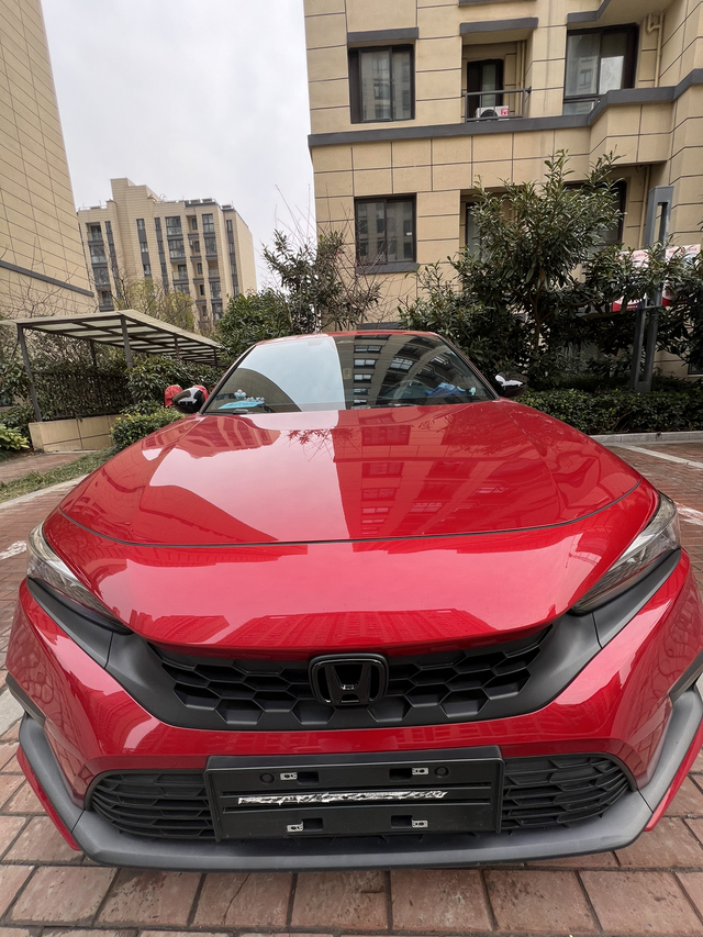 两厢思域第一刮买了开段时间，不知不觉有了划痕，各位车友看看你们都怎么处理的