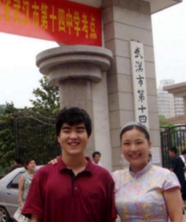 武汉一名女教师生下男婴后，丈夫竟低声劝她：“把氧气管拔了吧，以后还能再要一个健康
