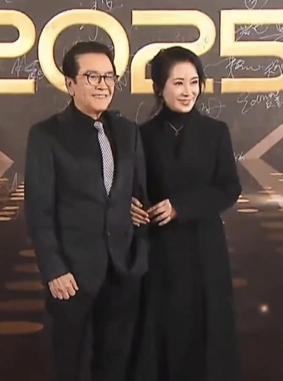 1997年的聂小凤和罗玄，居然在摄影棚里对戏了。不是梦，是TVB经典剧集重聚特