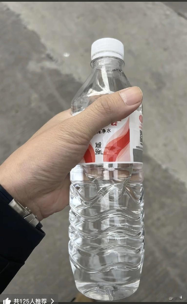 别看梁志辉表面上看起来不苟言笑，非常高冷。但主打一个听粉丝劝。粱志辉发布的视频