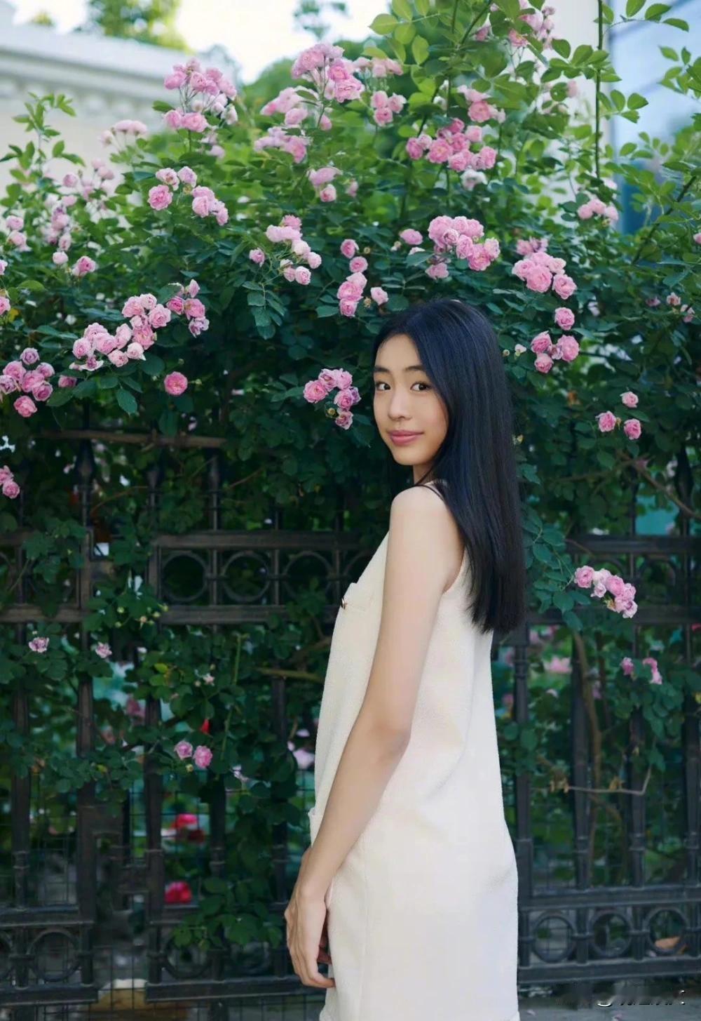 佟大为三个小孩现状大女儿佟知霏，18岁，身高179，体重13佟大为三个子女近况