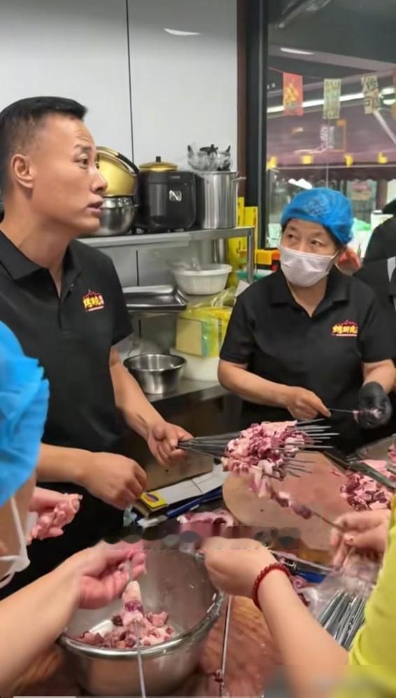 不出我所料，陕西“马斯克”被人挖走了!我开了快十年烧烤店，这种蹭流量的跨界合