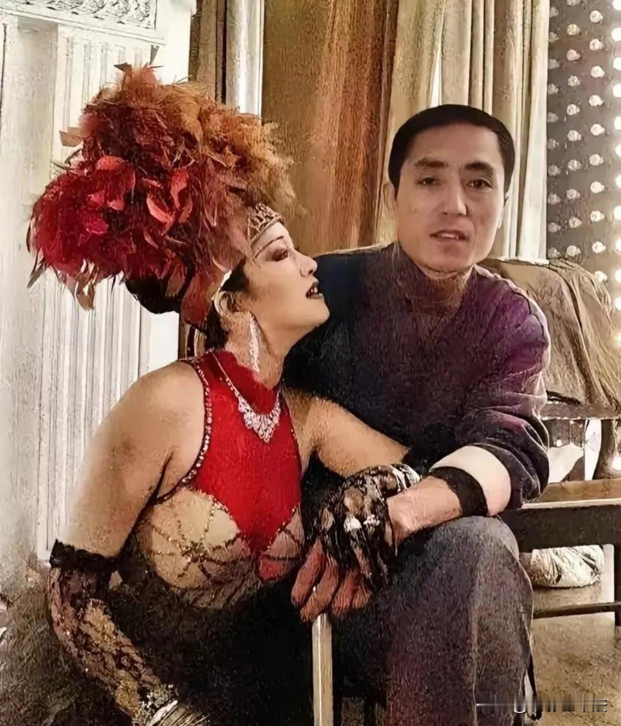 张艺谋团队喜欢让新人女演员演小三，然后通过这些测试去决定选角，刘浩存在测试时曾崩