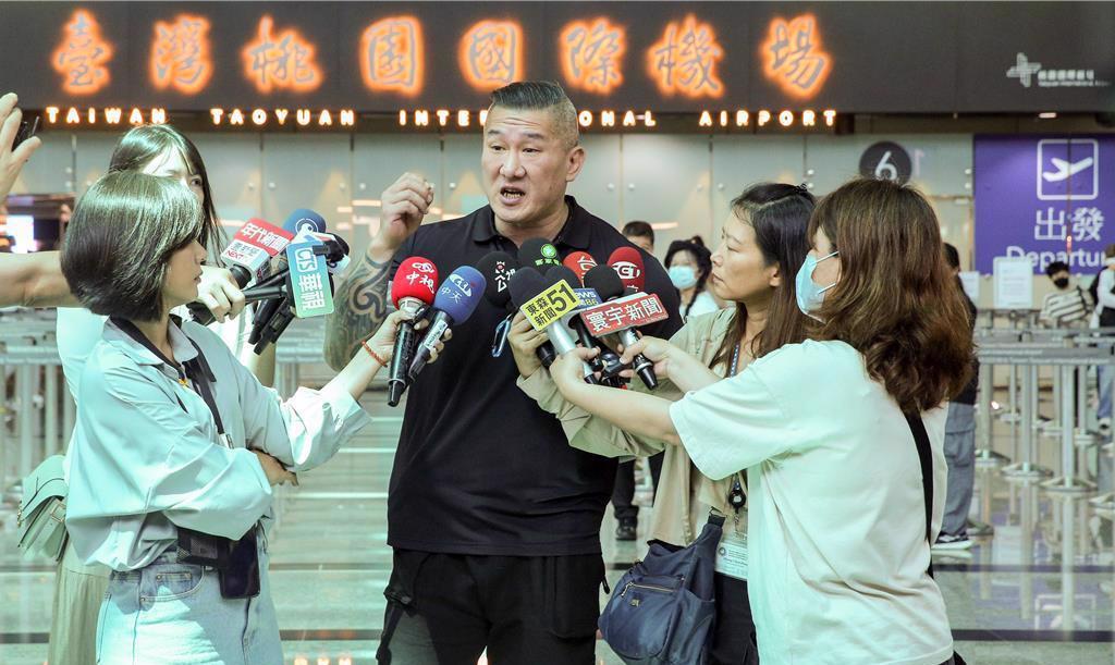 “馆长”访陆小草社群反应曝陈琬惠：对年轻人影响最大网红“馆长”陈之汉日前前